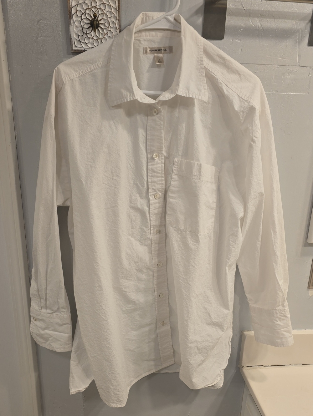Banana Republic Men's White Long-Sleeve Poplin Dress Shirt. 100% Cotton